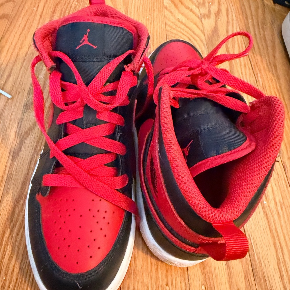 Jordan Kids Sneakers in Red and Black